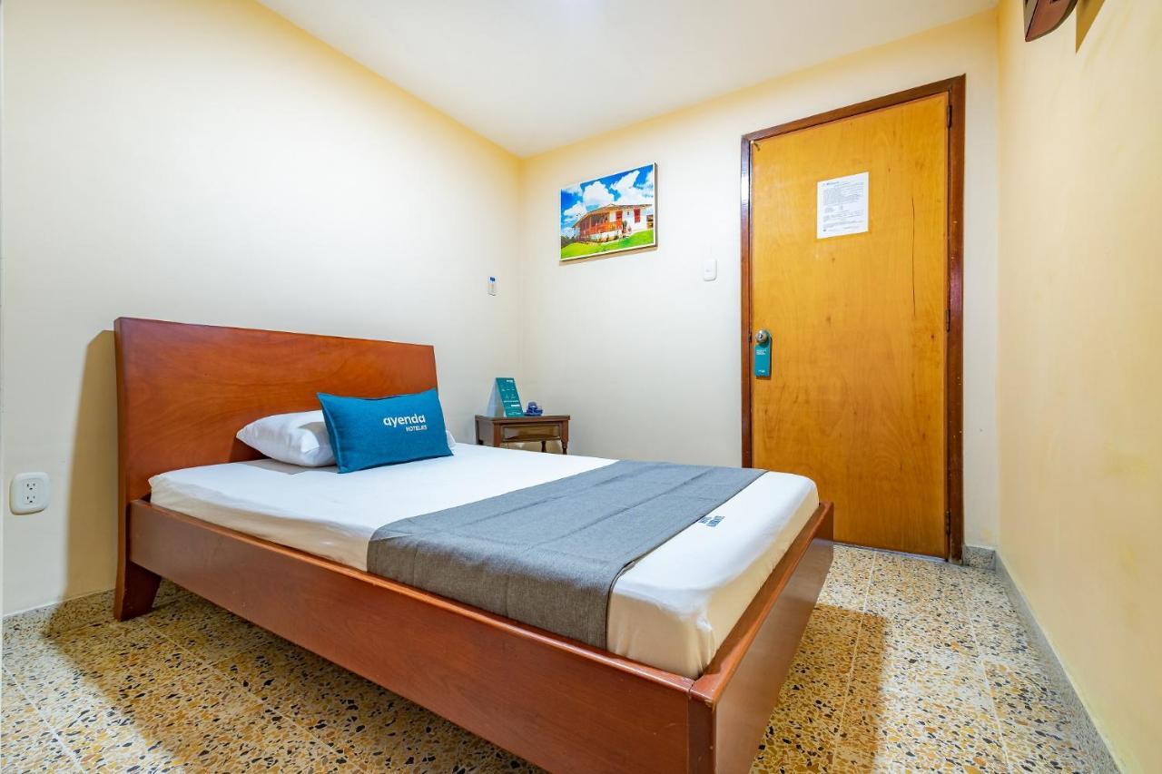 Hotel Almirante ブカラマンガ エクステリア 写真