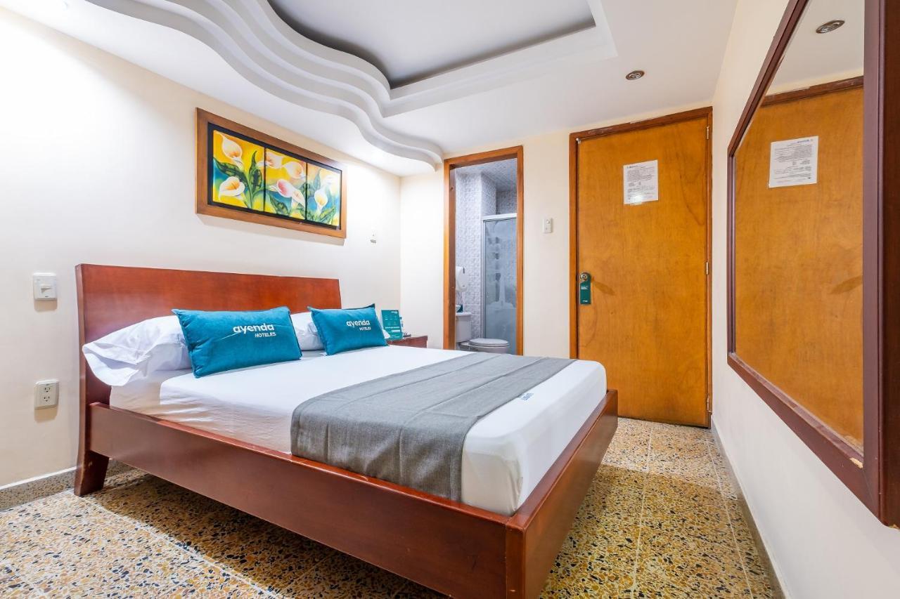 Hotel Almirante ブカラマンガ エクステリア 写真