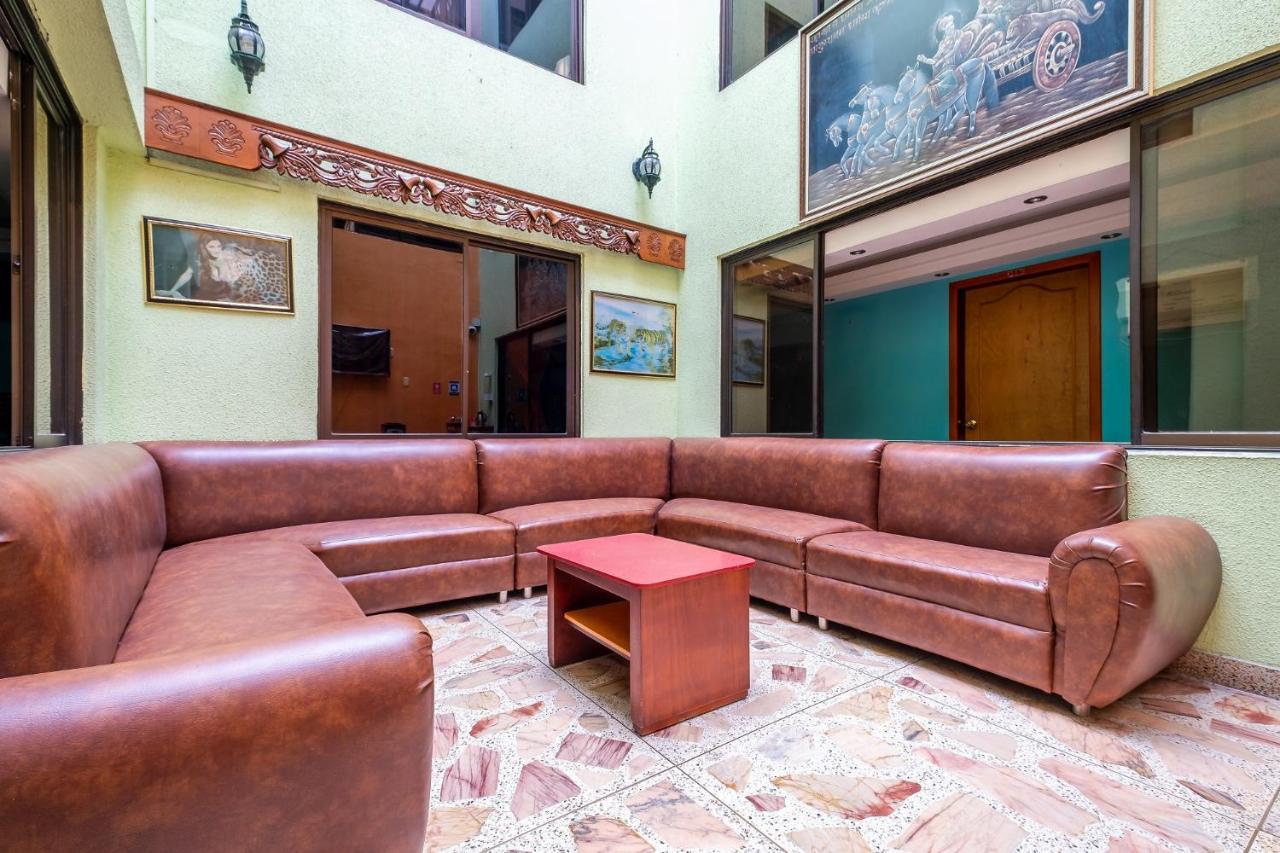 Hotel Almirante ブカラマンガ エクステリア 写真
